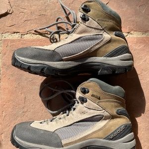 Vasque Hiking Boots Gore-tex Size 9 Women's